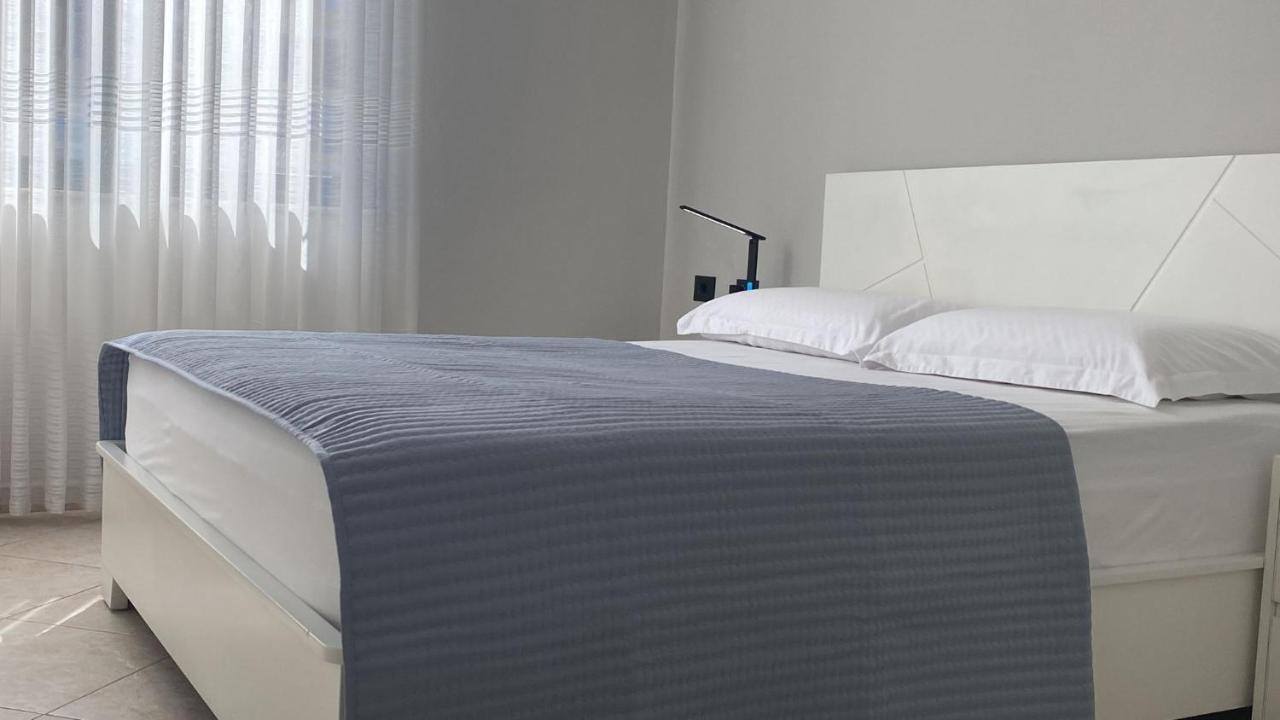 Laureta Apartment *